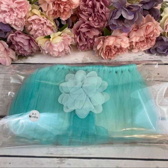 Newborn Baby Aqua Tutu and Headband Photo Prop - Picture 5 of 5